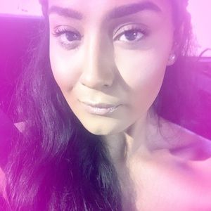 Meet your Posher, Cynthia